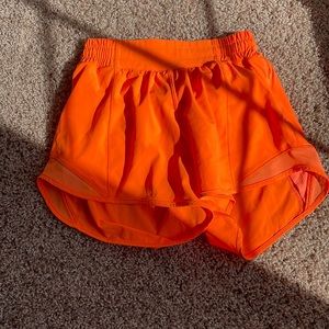 bright orange lululemon 4” low rise hotty hots